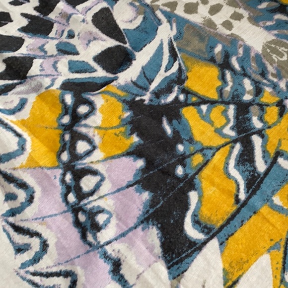 This is a scarf from H&M - Picture 3 of 3